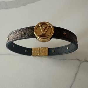 AUTHENTIC Louis Vuitton Circle Bracelet ✨